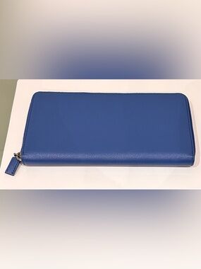 Prada Saffiano leather travel large wallet/clutch in navy blue. Authentic!